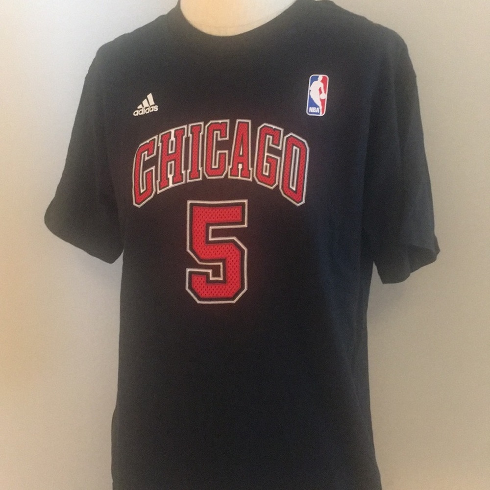 2/$10!!! Chicago Bulls Boozer t-shirt